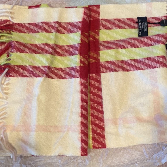 BNWT Gorgeous Rare Color Burberry London 100% Cashmere Scarf 68'x12' (173x30 cm) - Picture 3 of 5